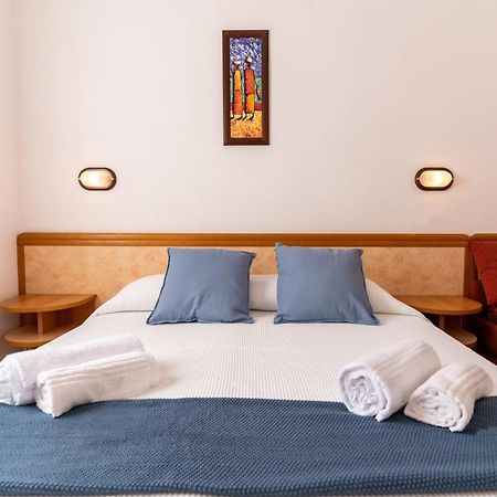 Hotel Greta B&B Rimini Buitenkant foto