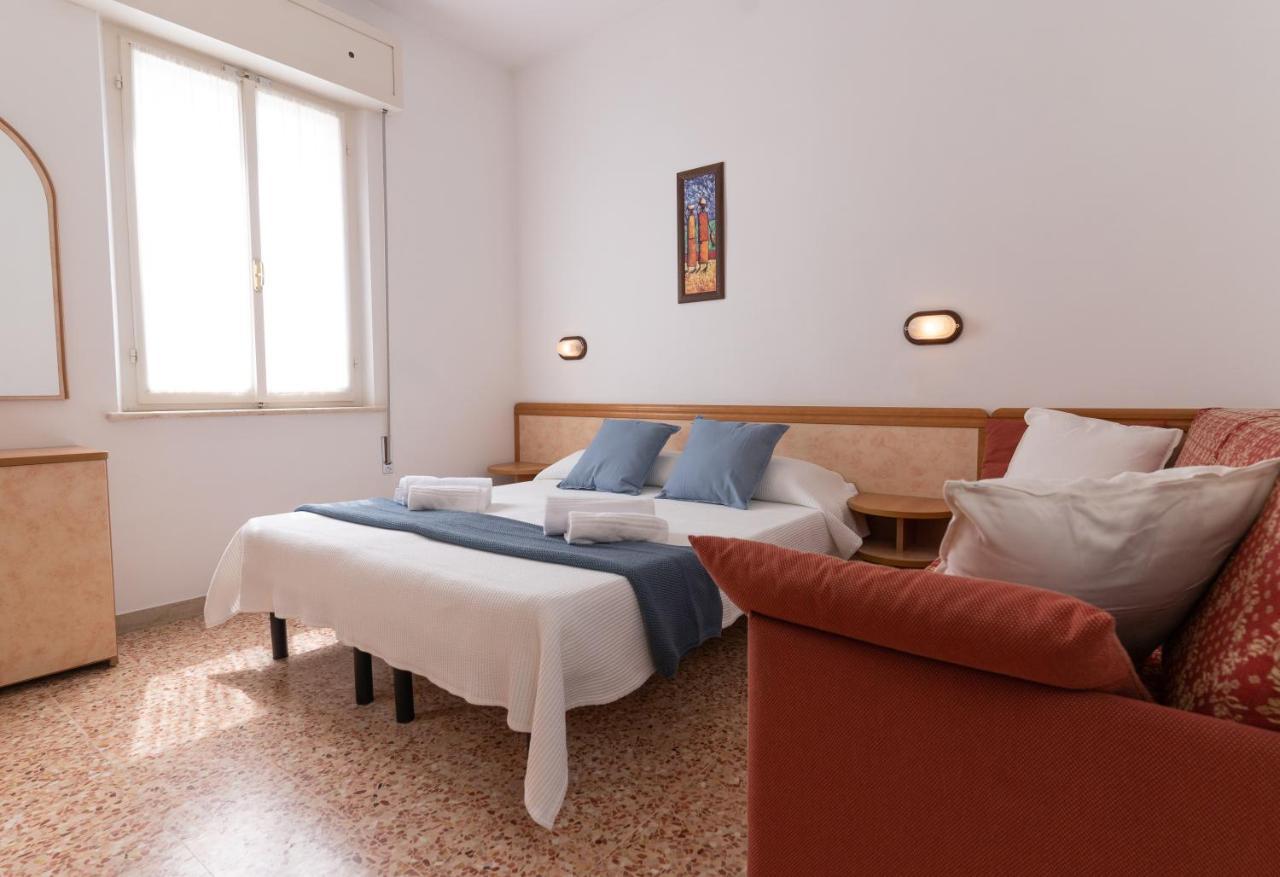 Hotel Greta B&B Rimini Buitenkant foto