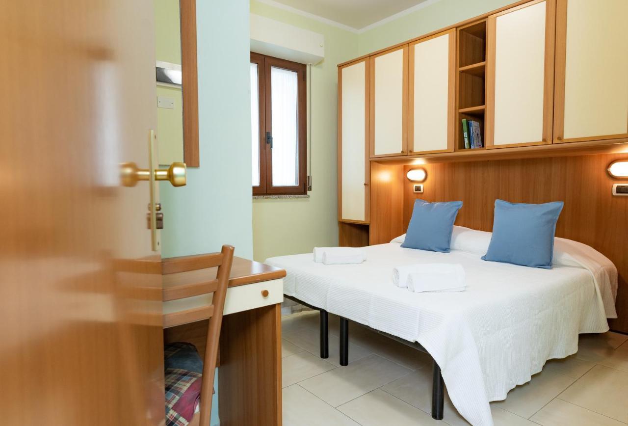 Hotel Greta B&B Rimini Buitenkant foto