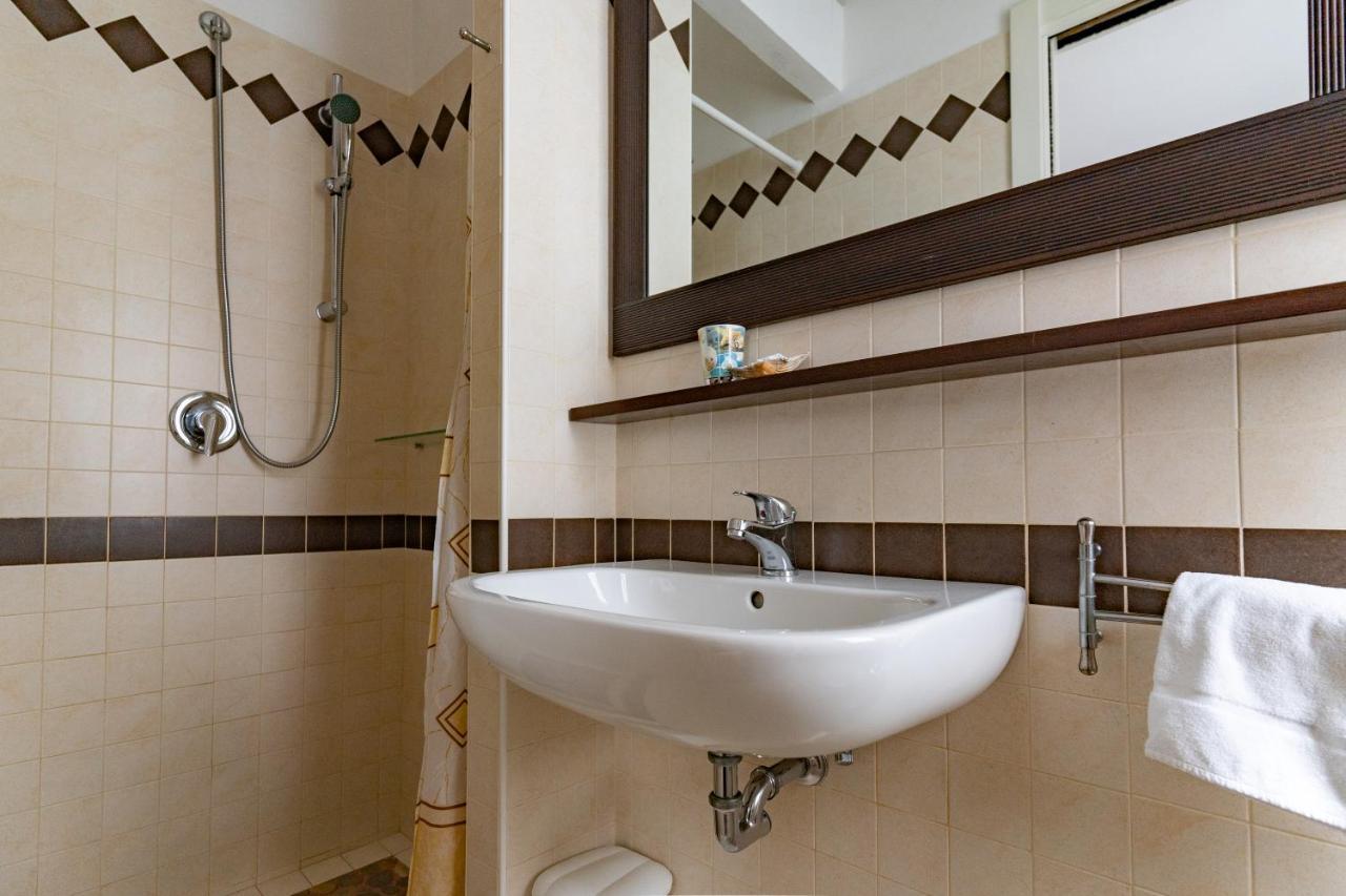 Hotel Greta B&B Rimini Buitenkant foto