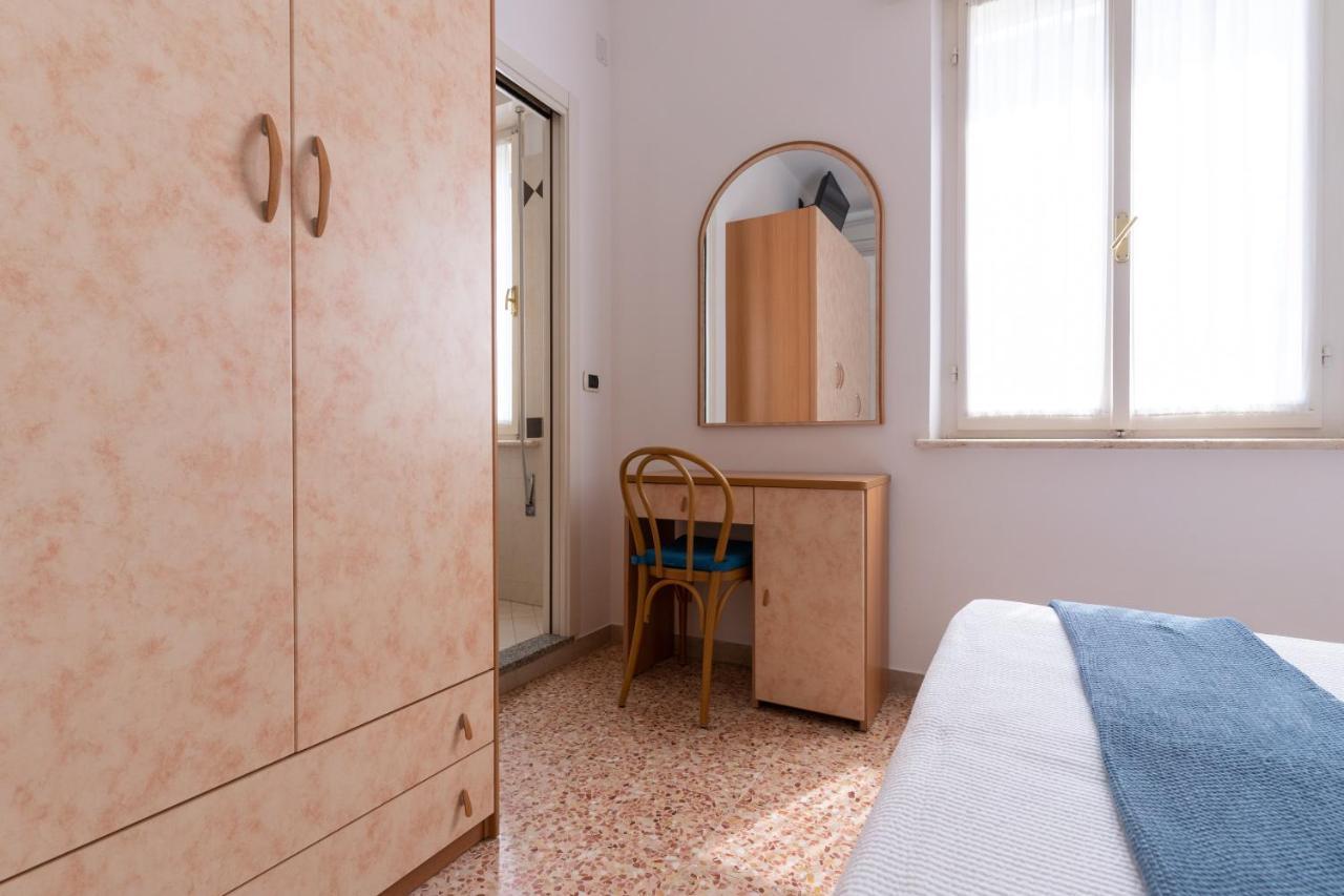Hotel Greta B&B Rimini Buitenkant foto