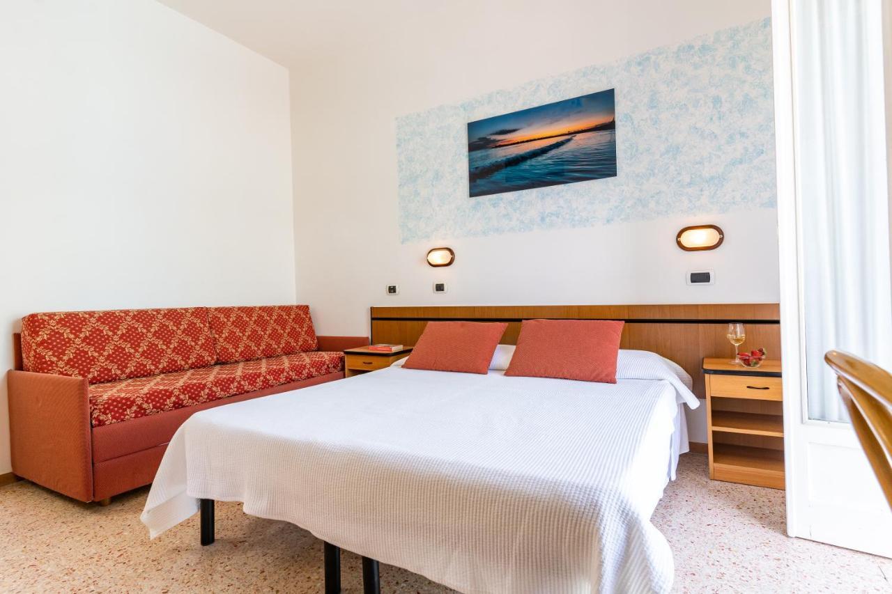 Hotel Greta B&B Rimini Buitenkant foto