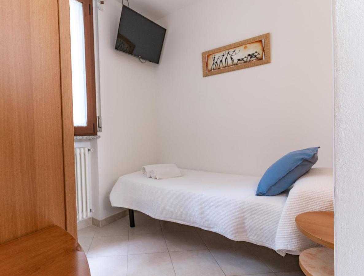 Hotel Greta B&B Rimini Buitenkant foto