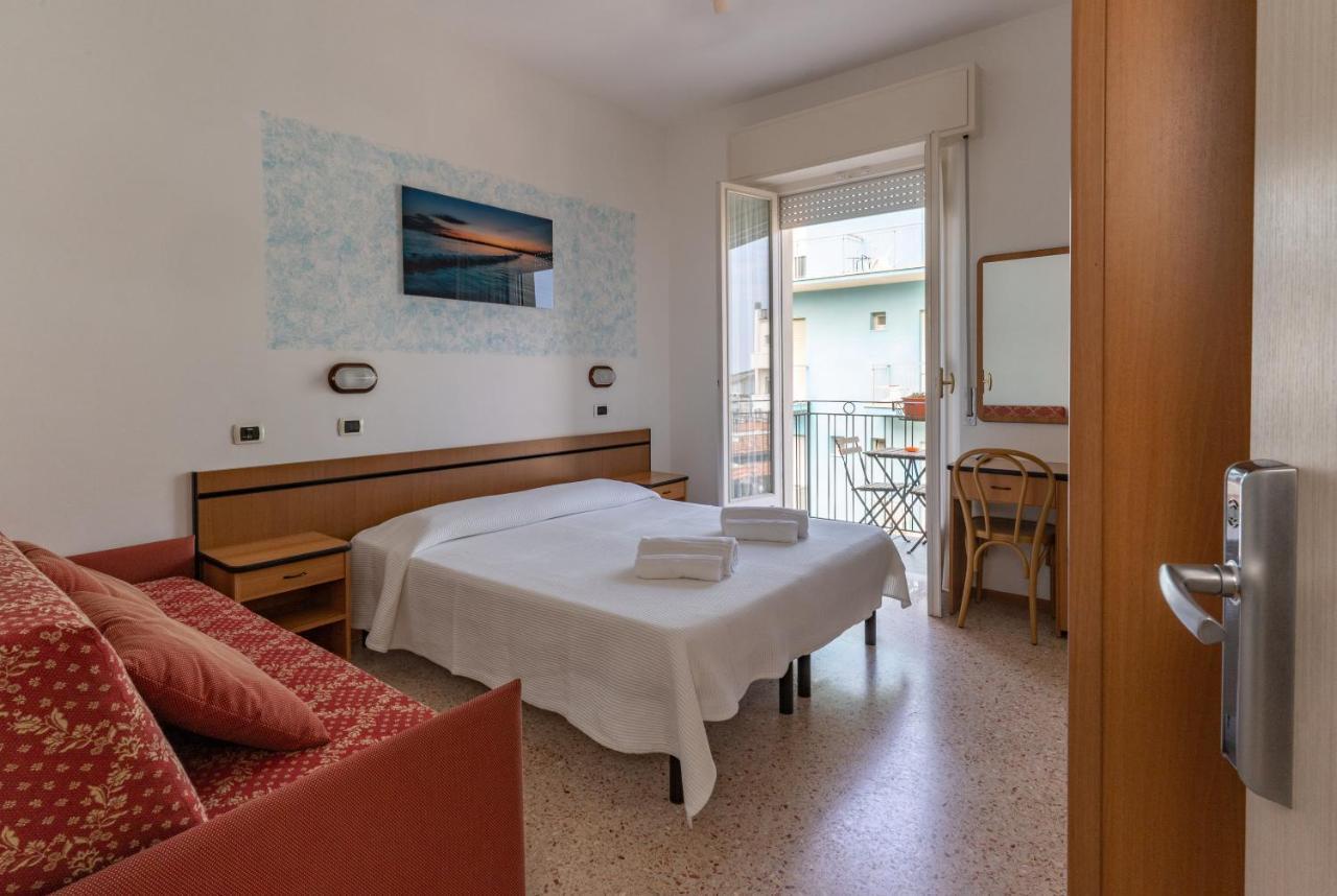 Hotel Greta B&B Rimini Buitenkant foto