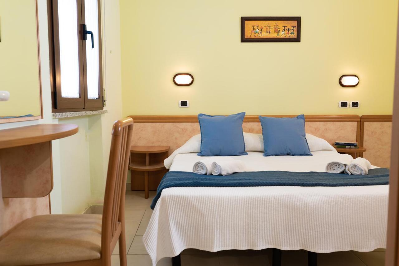 Hotel Greta B&B Rimini Buitenkant foto
