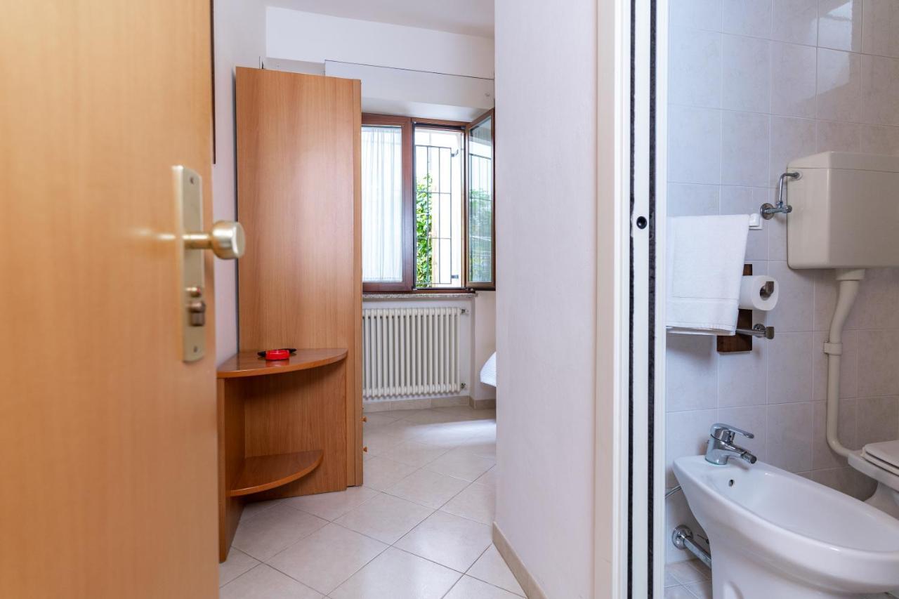Hotel Greta B&B Rimini Buitenkant foto