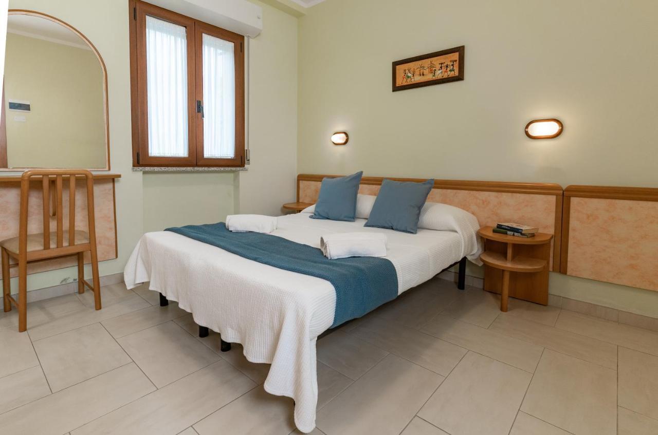 Hotel Greta B&B Rimini Buitenkant foto
