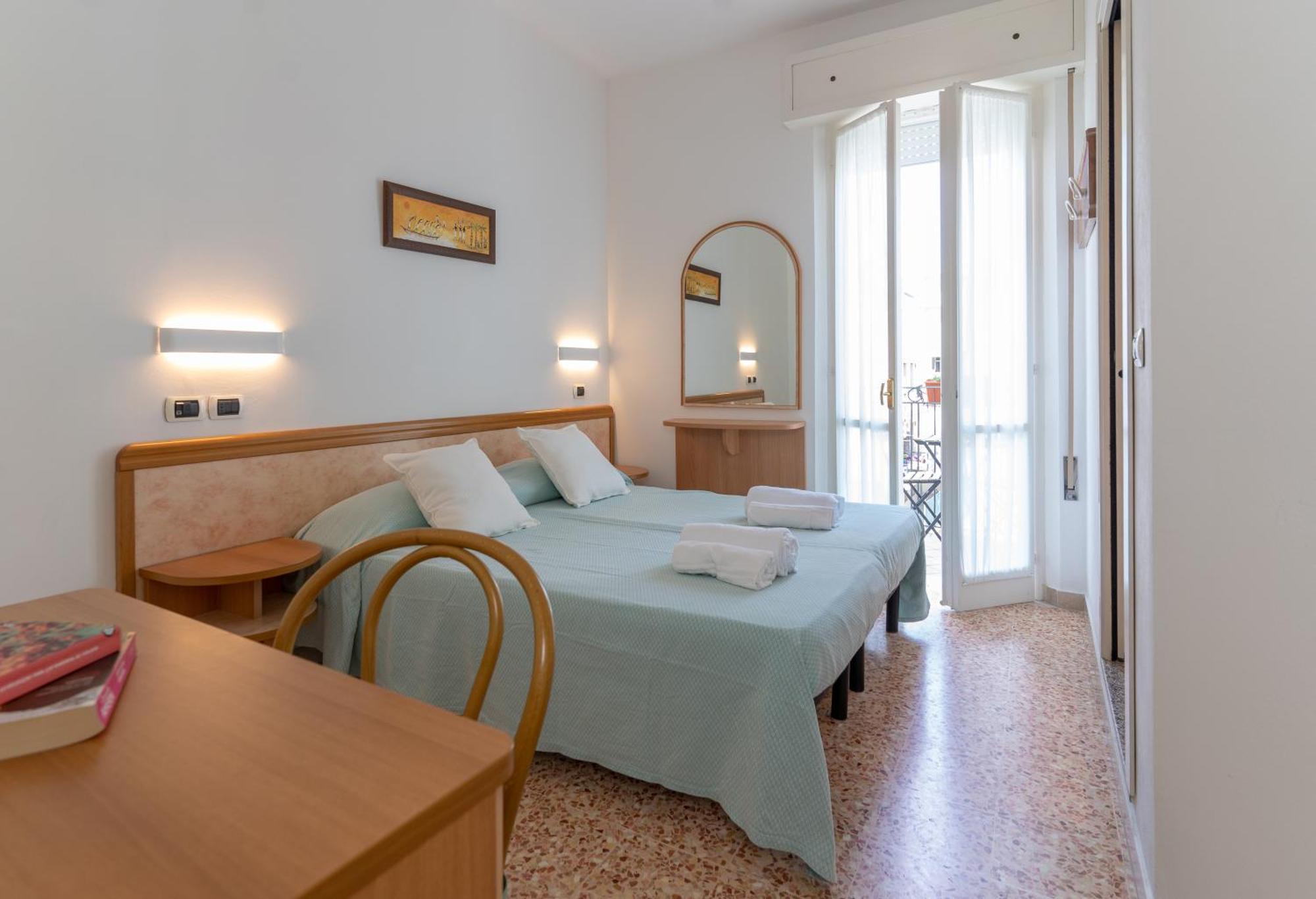 Hotel Greta B&B Rimini Buitenkant foto