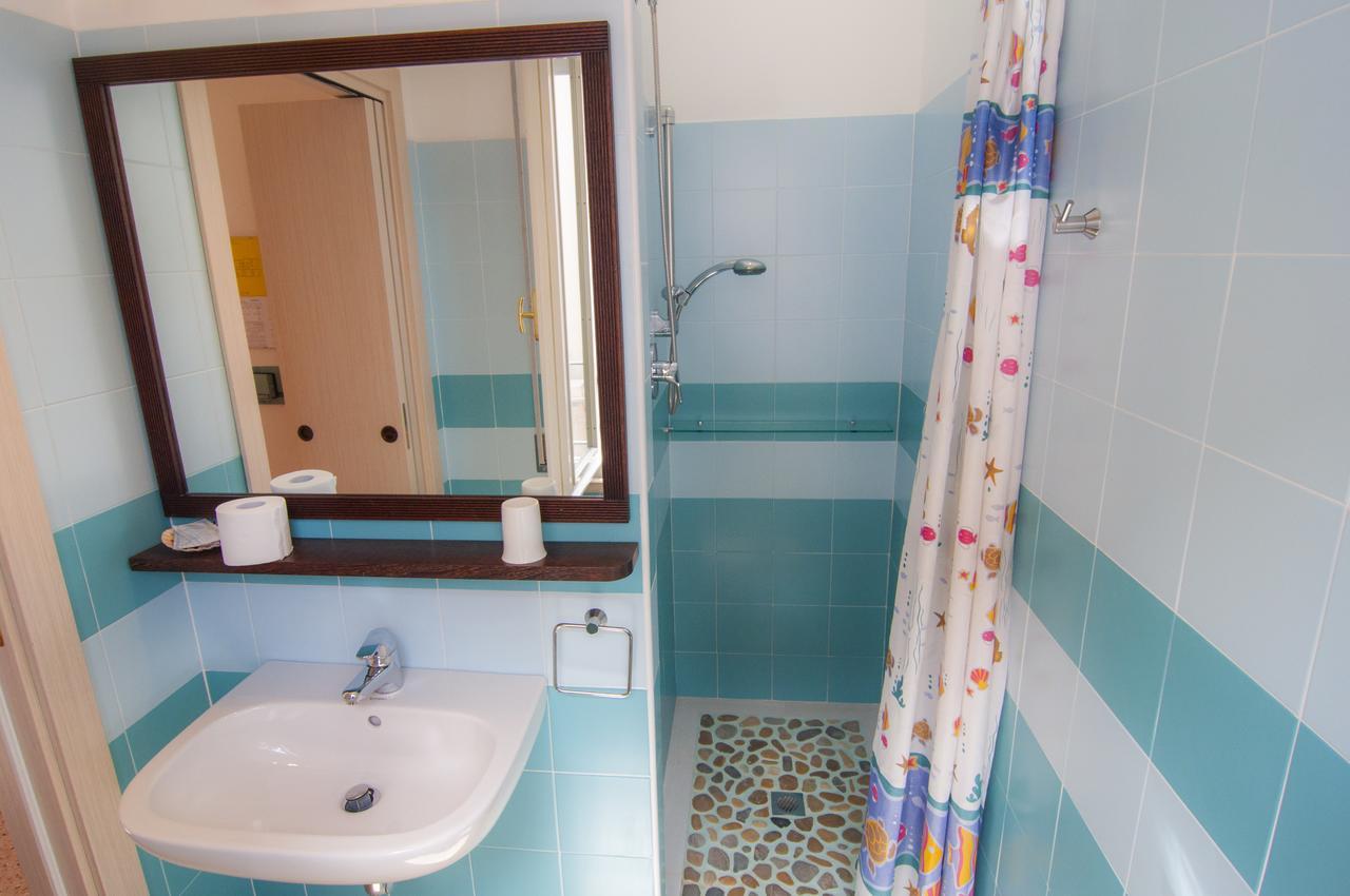 Hotel Greta B&B Rimini Buitenkant foto