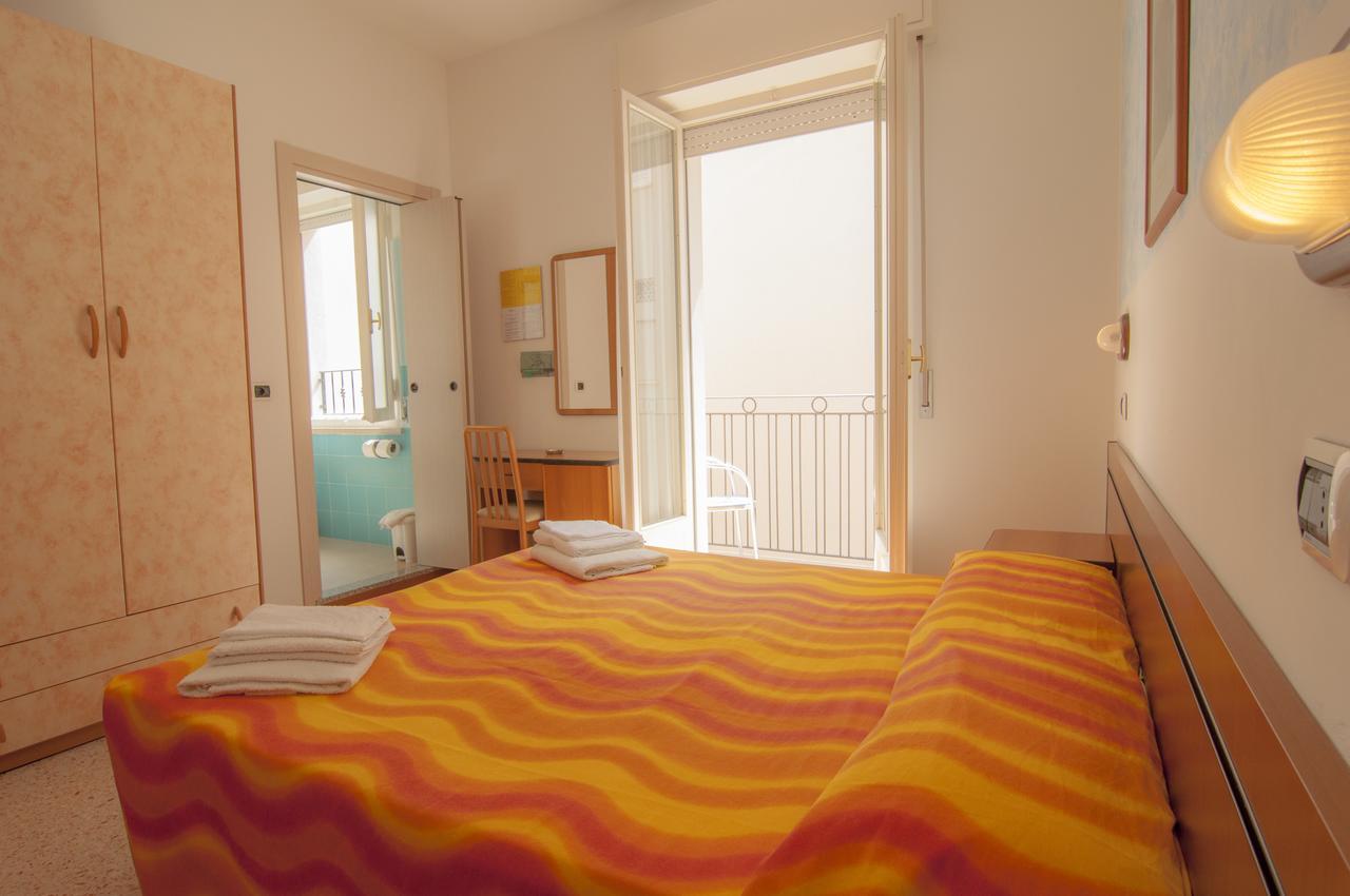 Hotel Greta B&B Rimini Buitenkant foto
